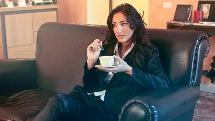 10 Money Habits That Make You Rich (Even with a Middle-Class Income)